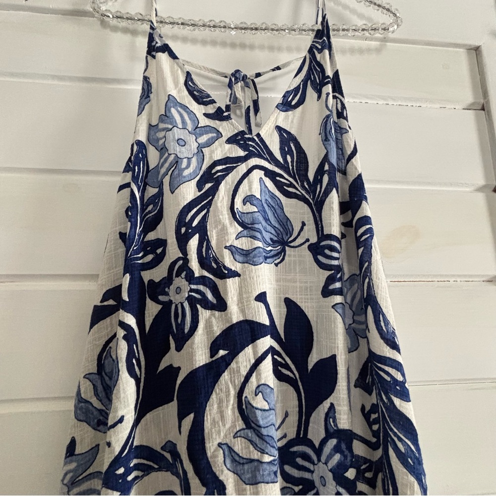 H&M Blue and White Floral Maxi Dress. Size Medium - Picture 4 of 10